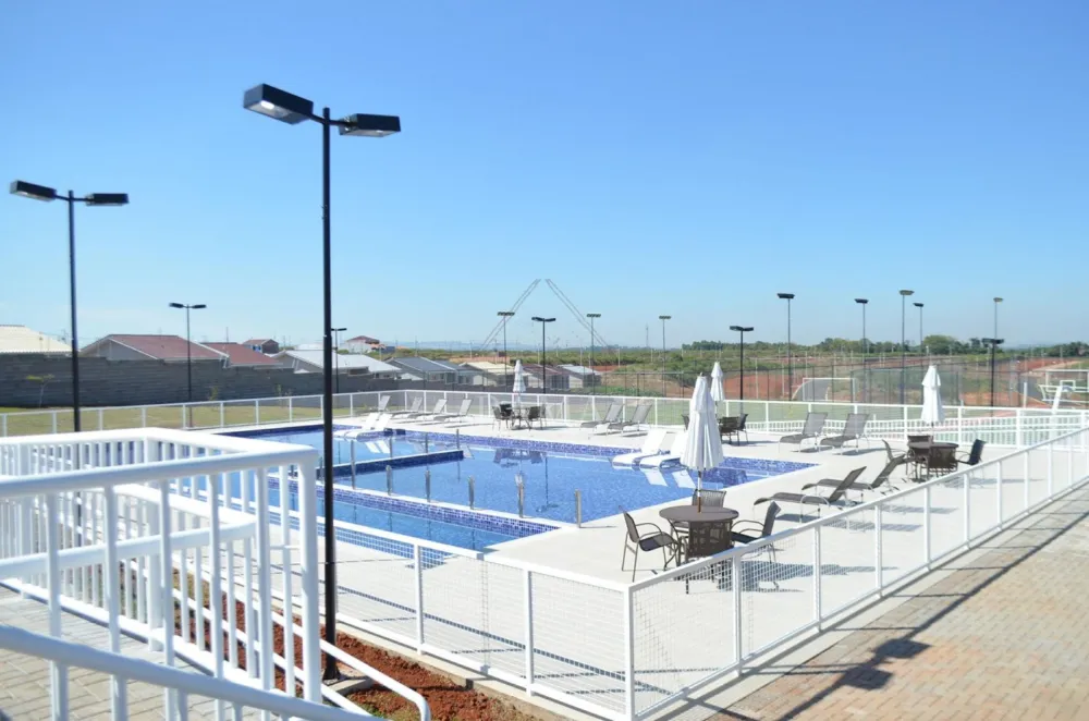 Casa planejada Condomínio apx. 180m² c/ 3 Quartos, fachada imponente e quintal..