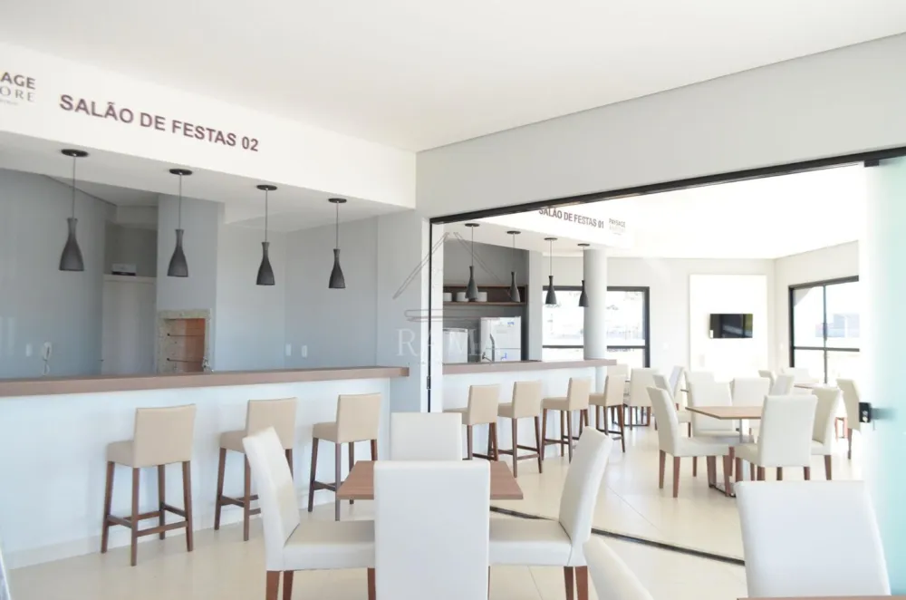 Casa planejada Condomínio apx. 180m² c/ 3 Quartos, fachada imponente e quintal..