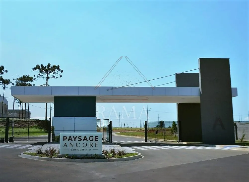 Casa planejada Condomínio apx. 180m² c/ 3 Quartos, fachada imponente e quintal..