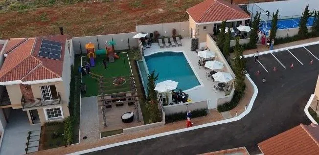 Casa Nova, em fase de acabamento, Condomínio Fechado em Oficinas! 3 Quartos/2 Vagas