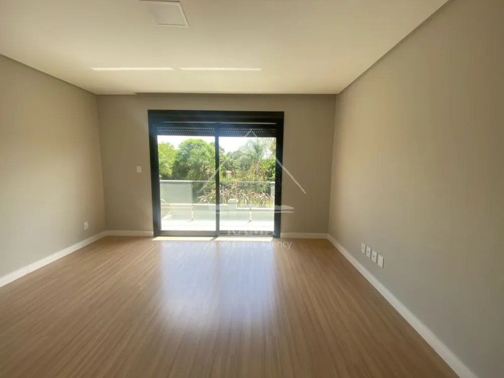 Casa de Alto Padrão no Terras Alphaville, 3 Suítes, 4 vagas, pronta para morar!