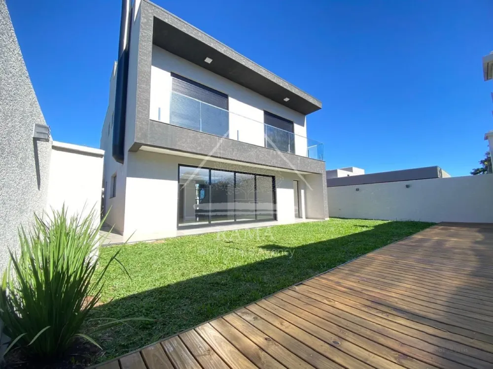 Casa de Alto Padrão no Terras Alphaville, 3 Suítes, 4 vagas, pronta para morar!