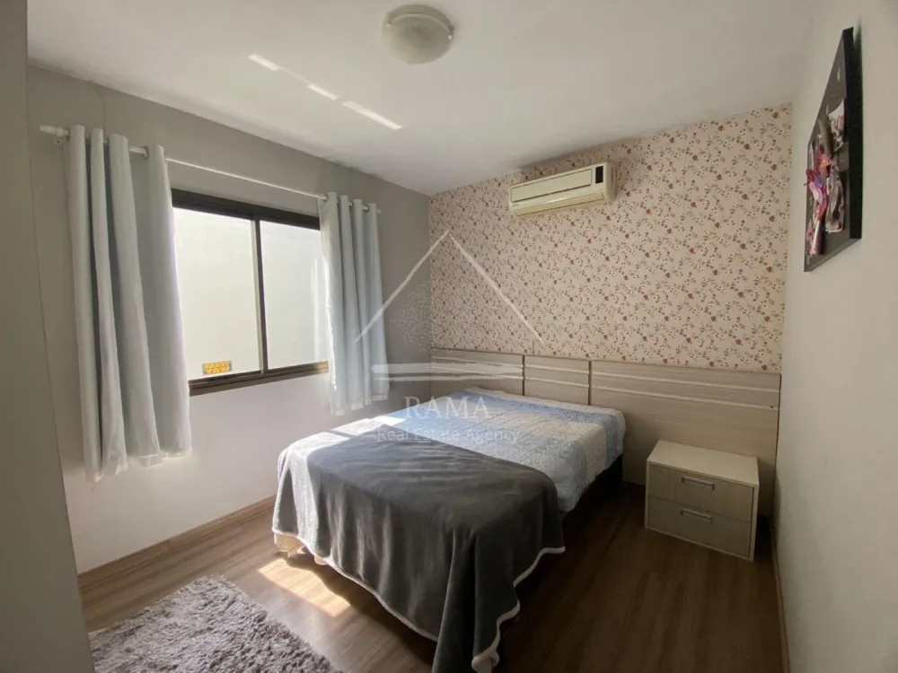 Casa em Oficinas, 3 Quartos, um deles Suíte, 3 vagas, semi-mobiliada