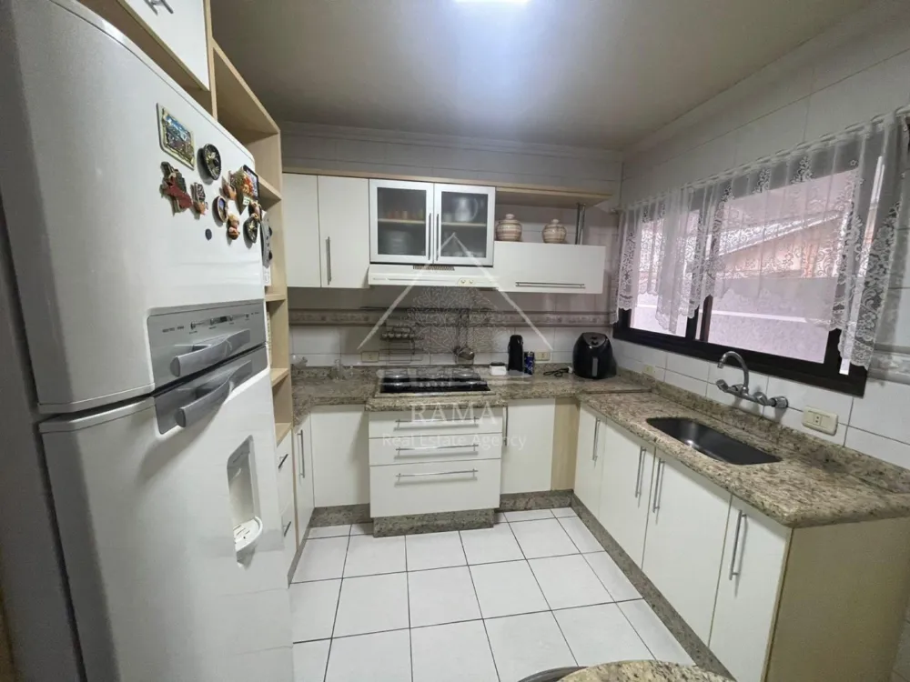 Casa em Oficinas, 3 Quartos, um deles Suíte, 3 vagas, semi-mobiliada