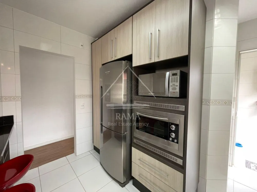 Casa aprox. 110m² com 3 Quartos, Suíte, 2 vagas e quintal no Jd. Carvalho!