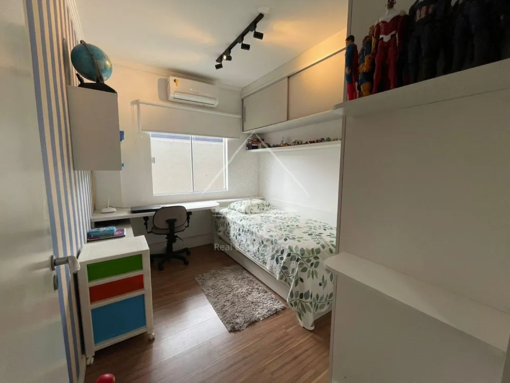 Casa aprox. 110m² com 3 Quartos, Suíte, 2 vagas e quintal no Jd. Carvalho!