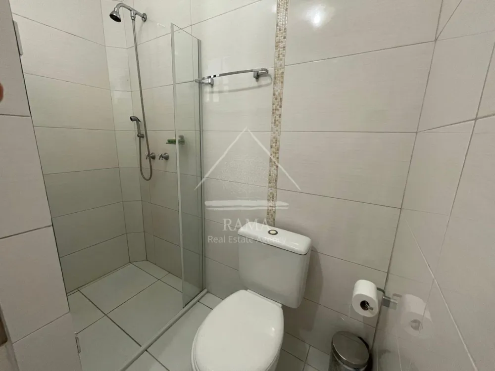 Casa aprox. 110m² com 3 Quartos, Suíte, 2 vagas e quintal no Jd. Carvalho!