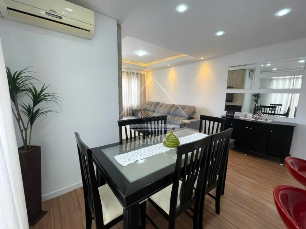 Casa aprox. 110m² com 3 Quartos, Suíte, 2 vagas e quintal no Jd. Carvalho!
