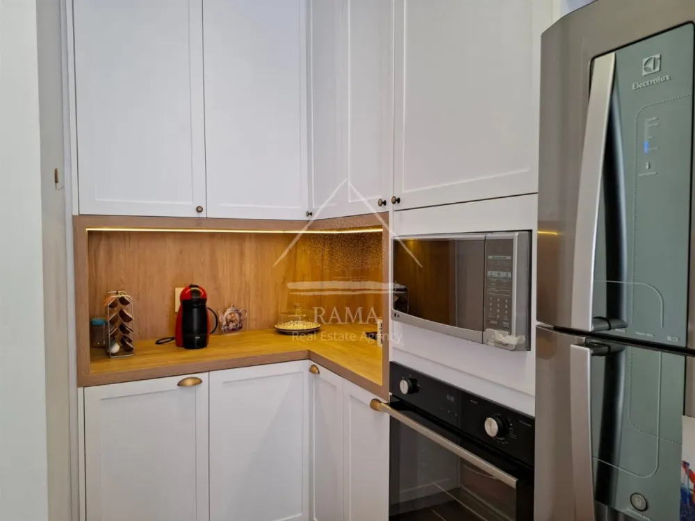 Casa planejada Condomínio apx. 180m² c/ 3 Quartos, fachada imponente e quintal..