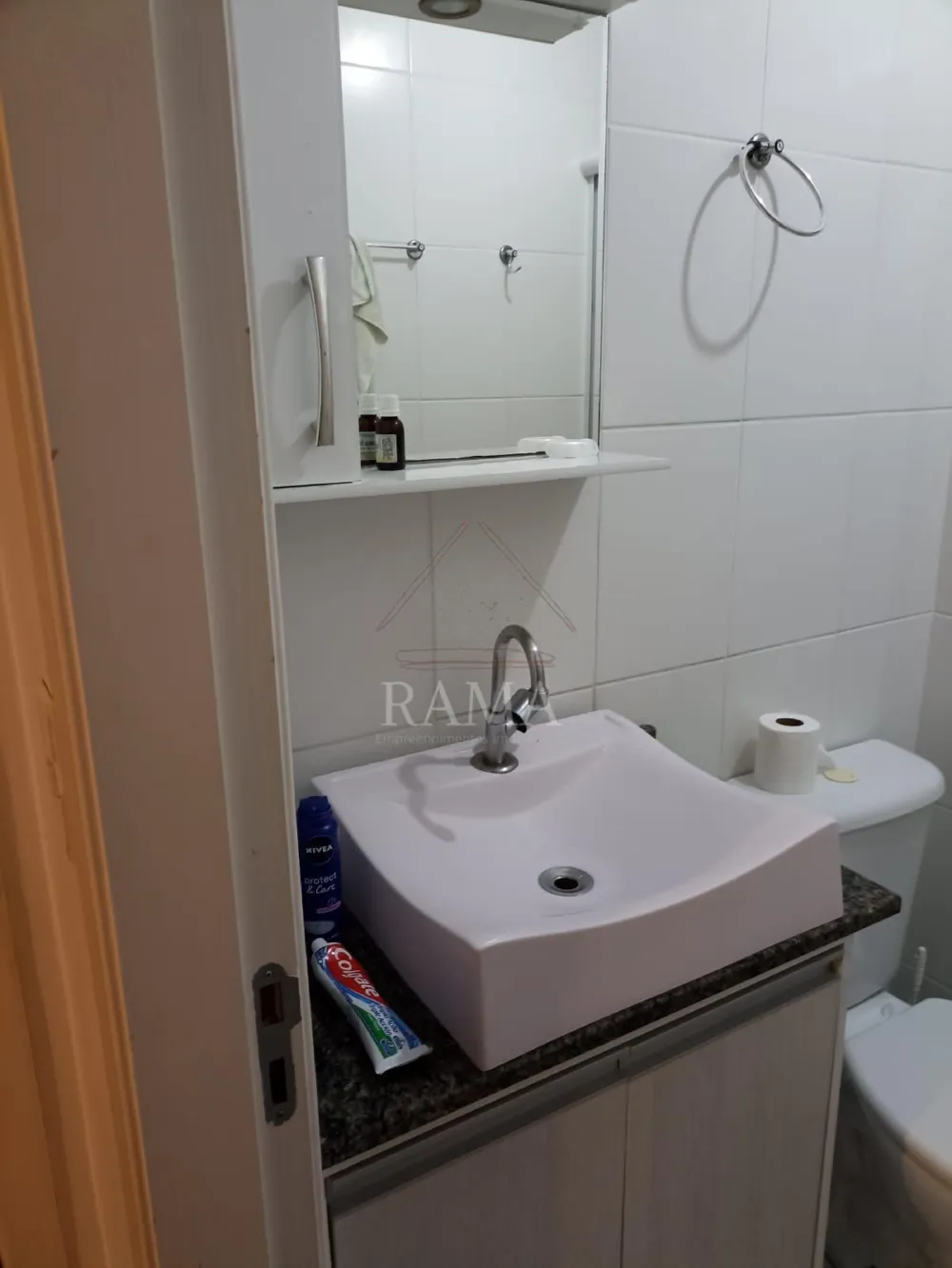 Apto semi-mobiliado no Cond. Resid. Campo Alegre 3Q + Garagem + Lazer