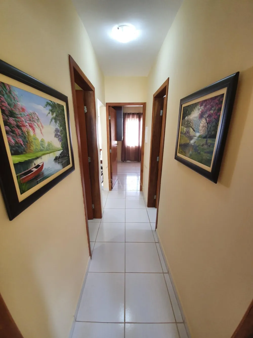 Casa aprox. 110m² com 3 Quartos, Suíte, 2 vagas e quintal no Jd. Carvalho!