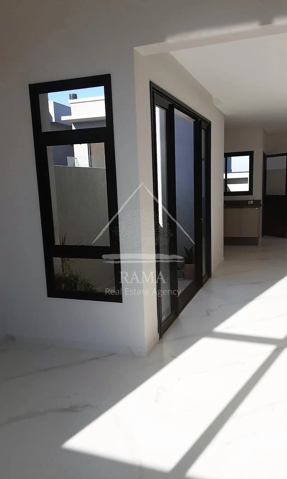 Casa Térrea em Condomínio com 3 Quartos, Suíte, 2 vagas, semi-mobiliada