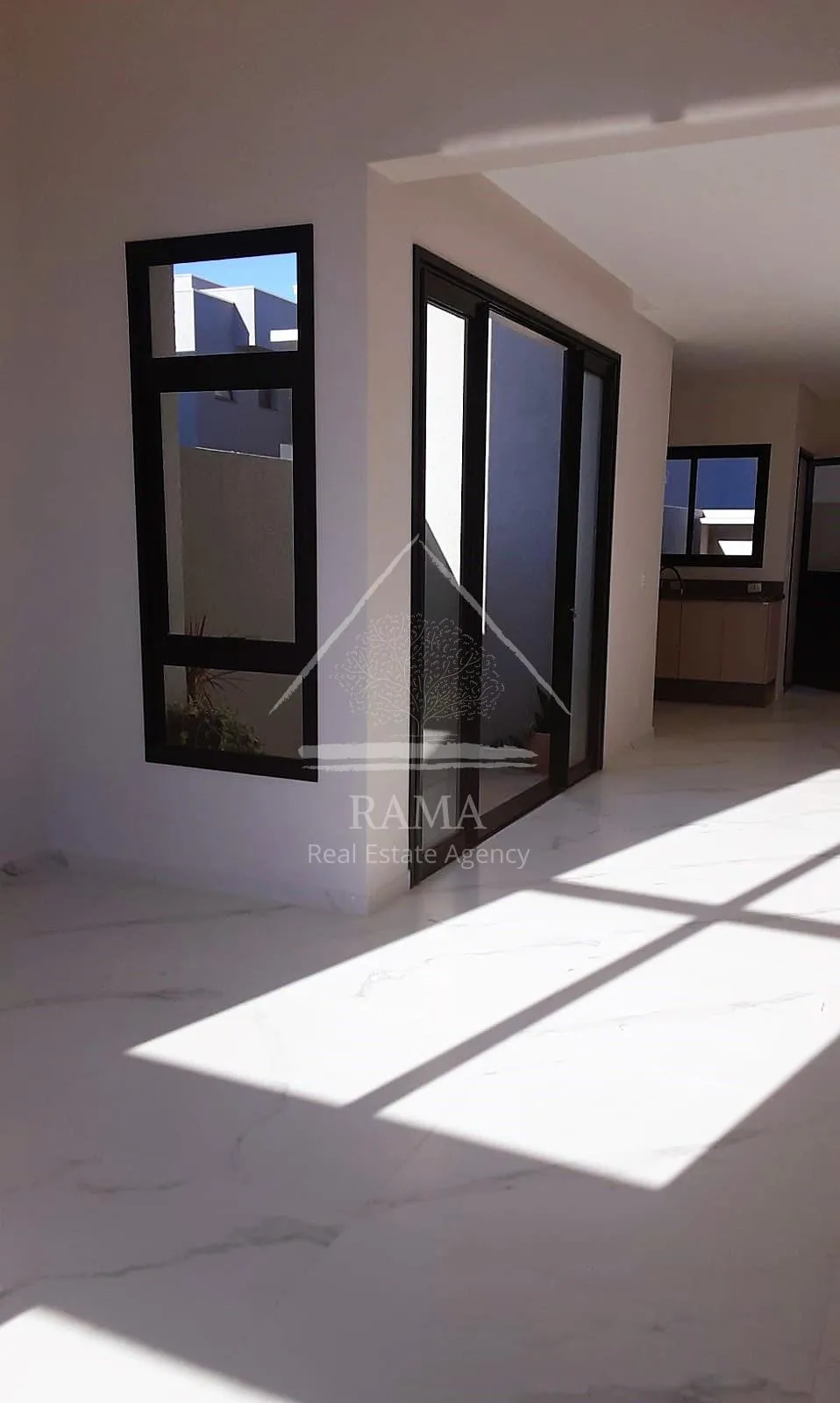 Casa Térrea em Condomínio com 3 Quartos, Suíte, 2 vagas, semi-mobiliada