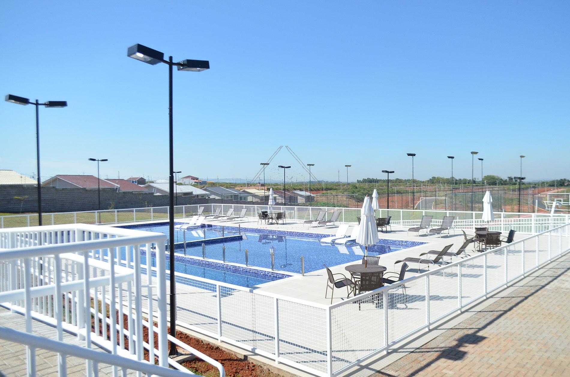 Casa planejada em Condomínio aprox. 180m² 3 Quartos, Suíte, 2 vagas e quintal