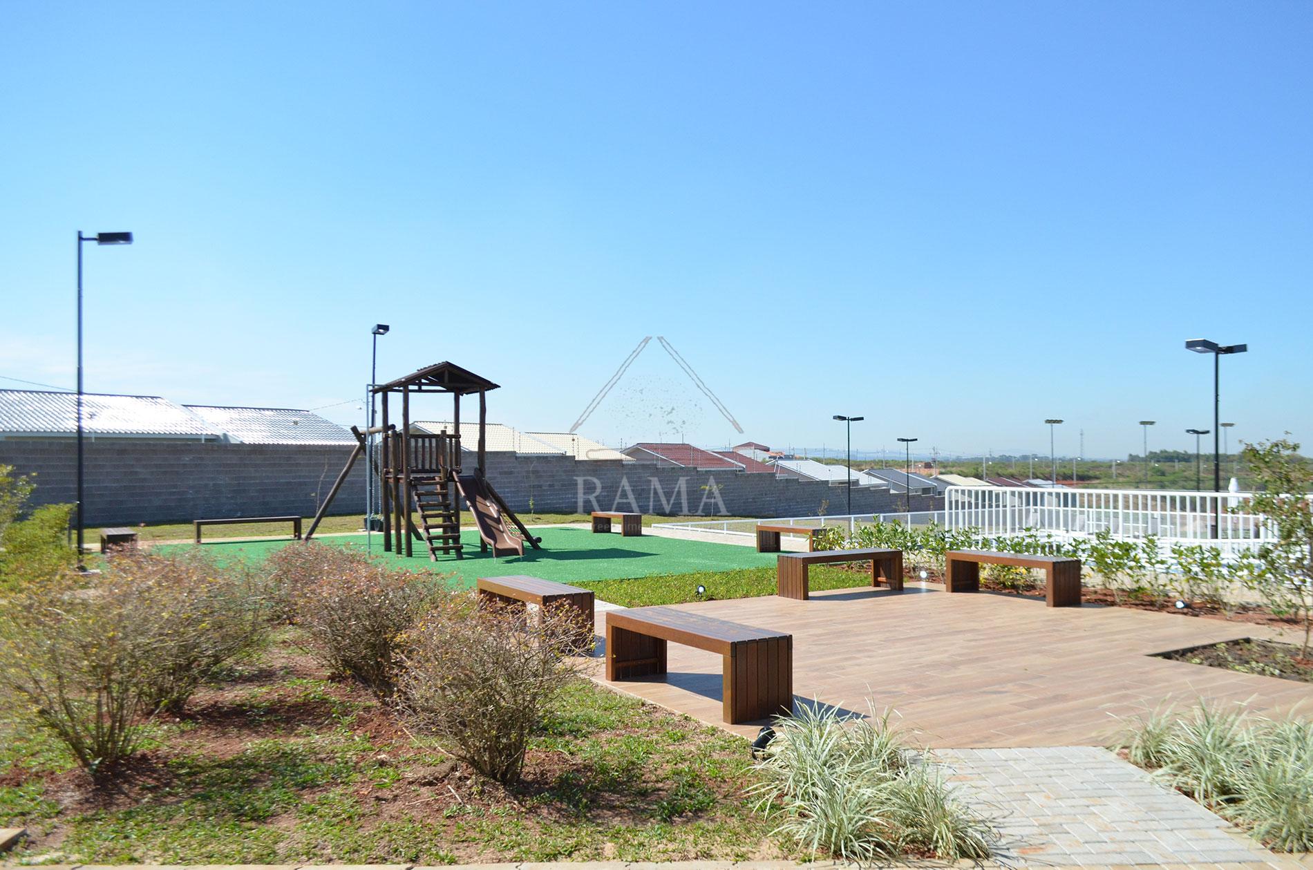 Casa planejada Condomínio apx. 180m² c/ 3 Quartos, fachada imponente e quintal..