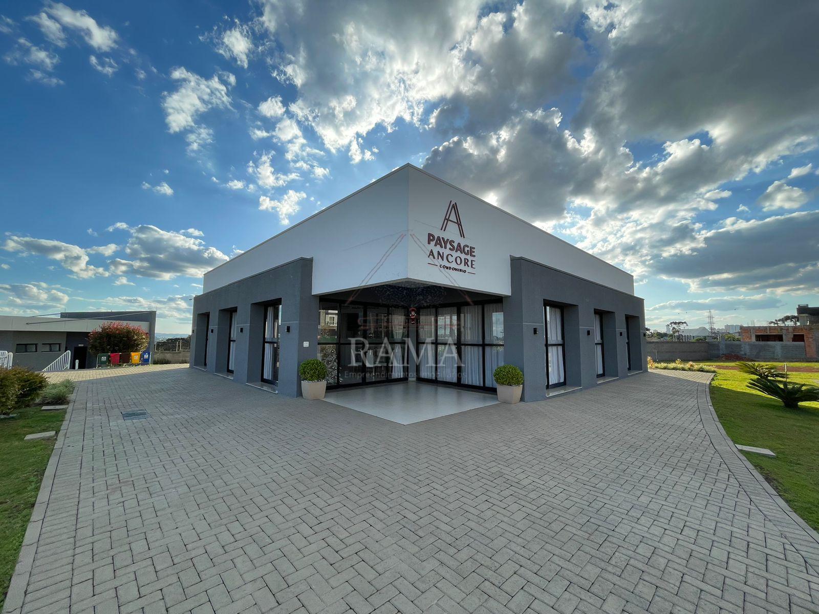 Casa planejada em Condomínio aprox. 180m² 3 Quartos, Suíte, 2 vagas e quintal