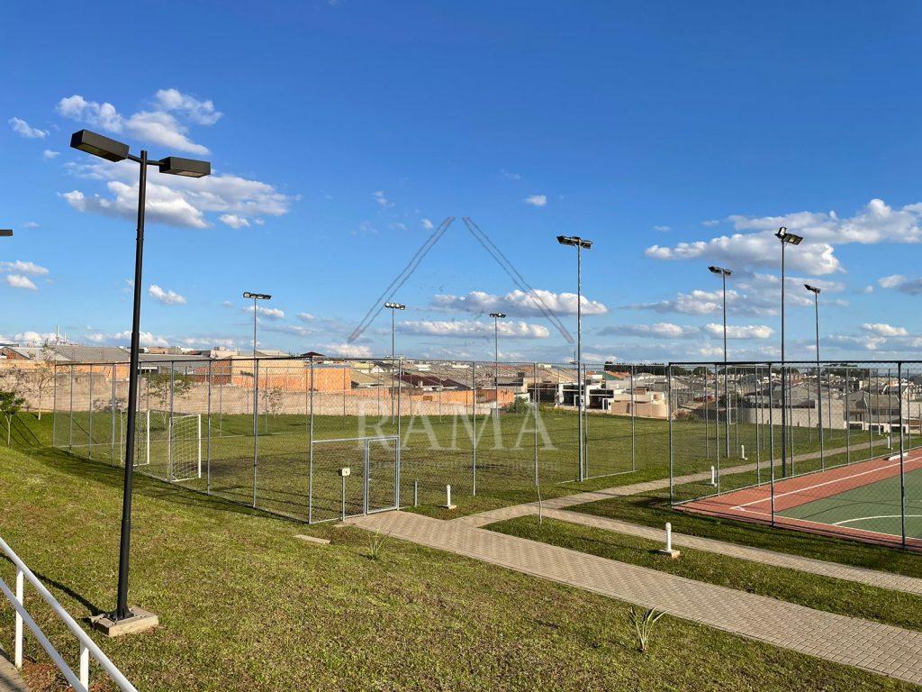 Casa planejada Condomínio apx. 180m² c/ 3 Quartos, fachada imponente e quintal..