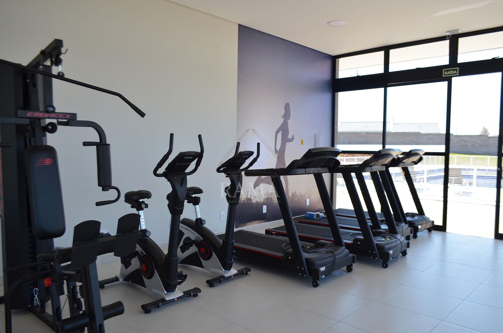 Casa planejada Condomínio apx. 180m² c/ 3 Quartos, fachada imponente e quintal..