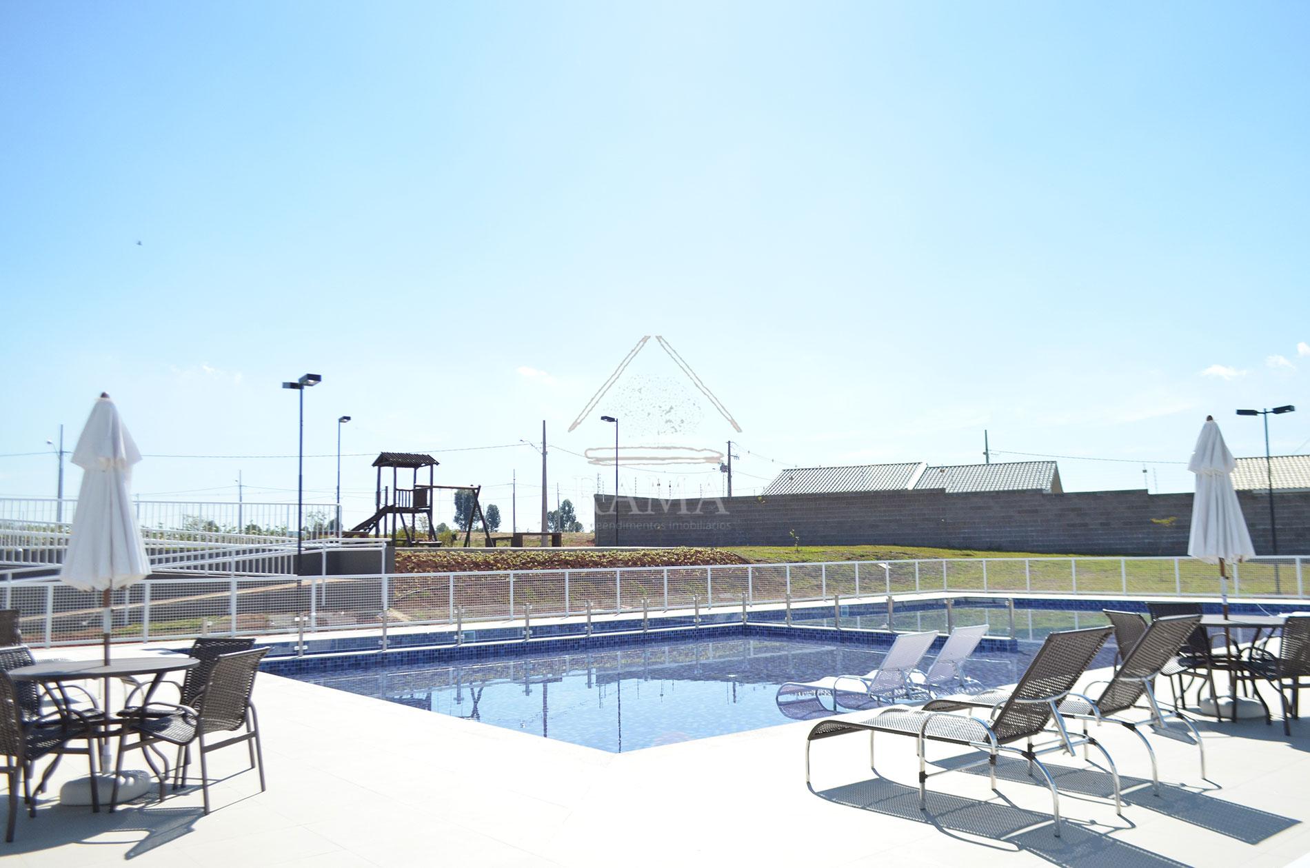 Casa planejada Condomínio apx. 180m² c/ 3 Quartos, fachada imponente e quintal..