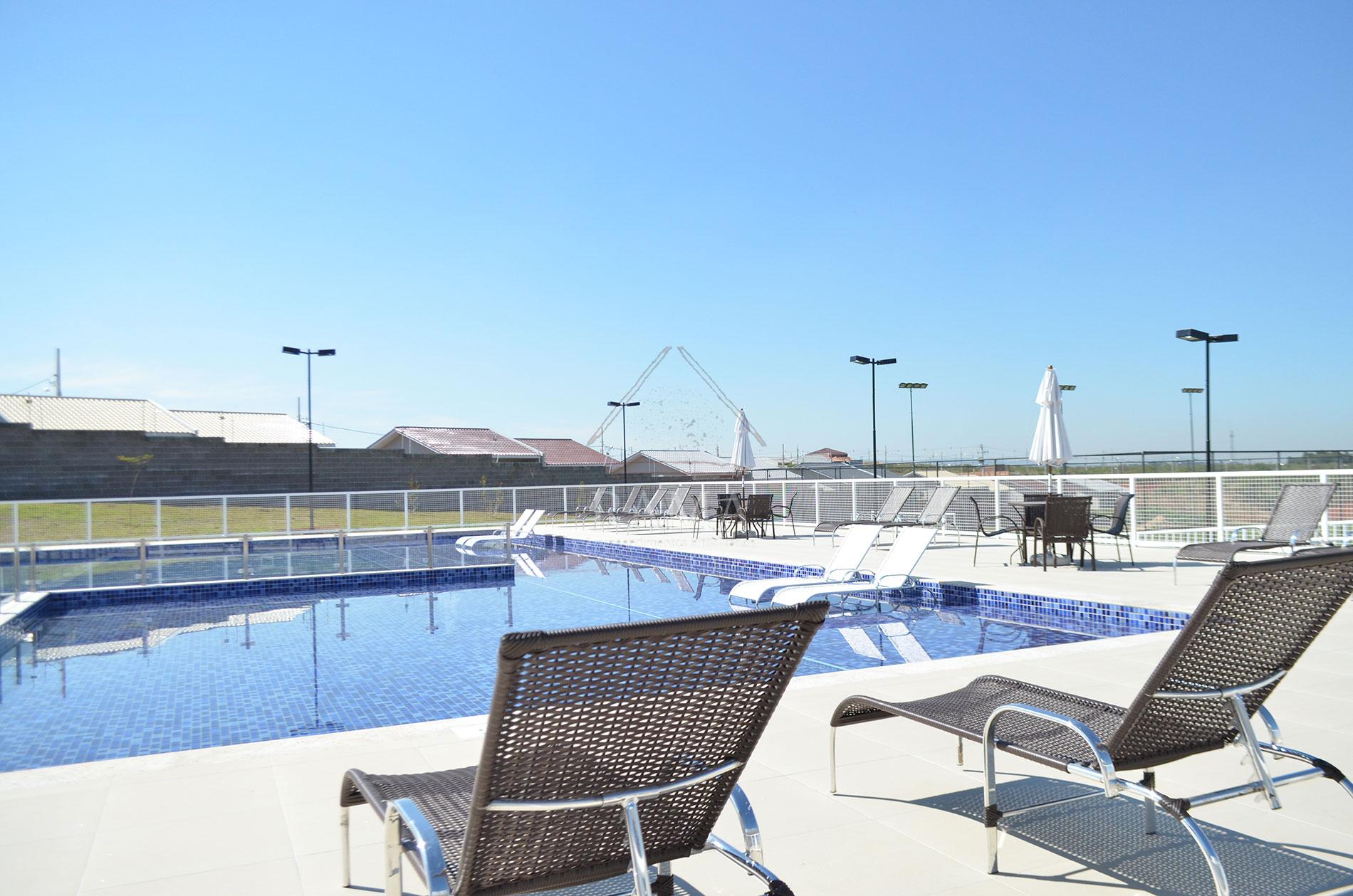 Casa planejada em Condomínio aprox. 180m² 3 Quartos, Suíte, 2 vagas e quintal