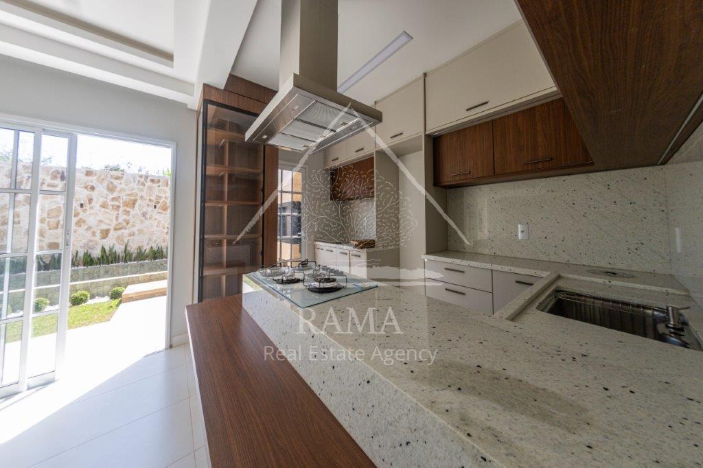 Casa Nova, em fase de acabamento, Condomínio Fechado em Oficinas! 3 Quartos/2 Vagas