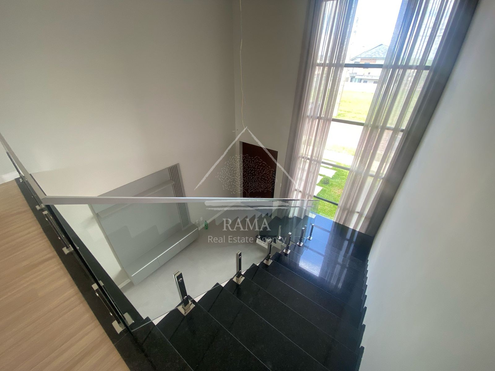 Casa de Alto Padrão no Terras Alphaville, 3 Suítes, 4 vagas, pronta para morar!