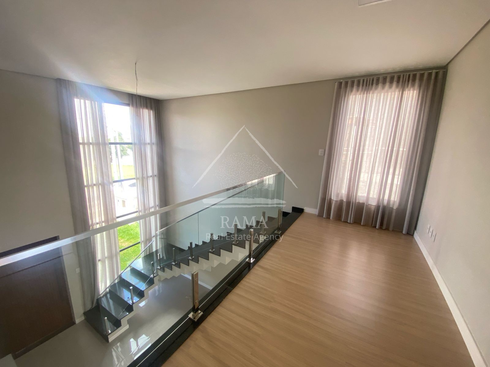 Casa de Alto Padrão no Terras Alphaville, 3 Suítes, 4 vagas, pronta para morar!