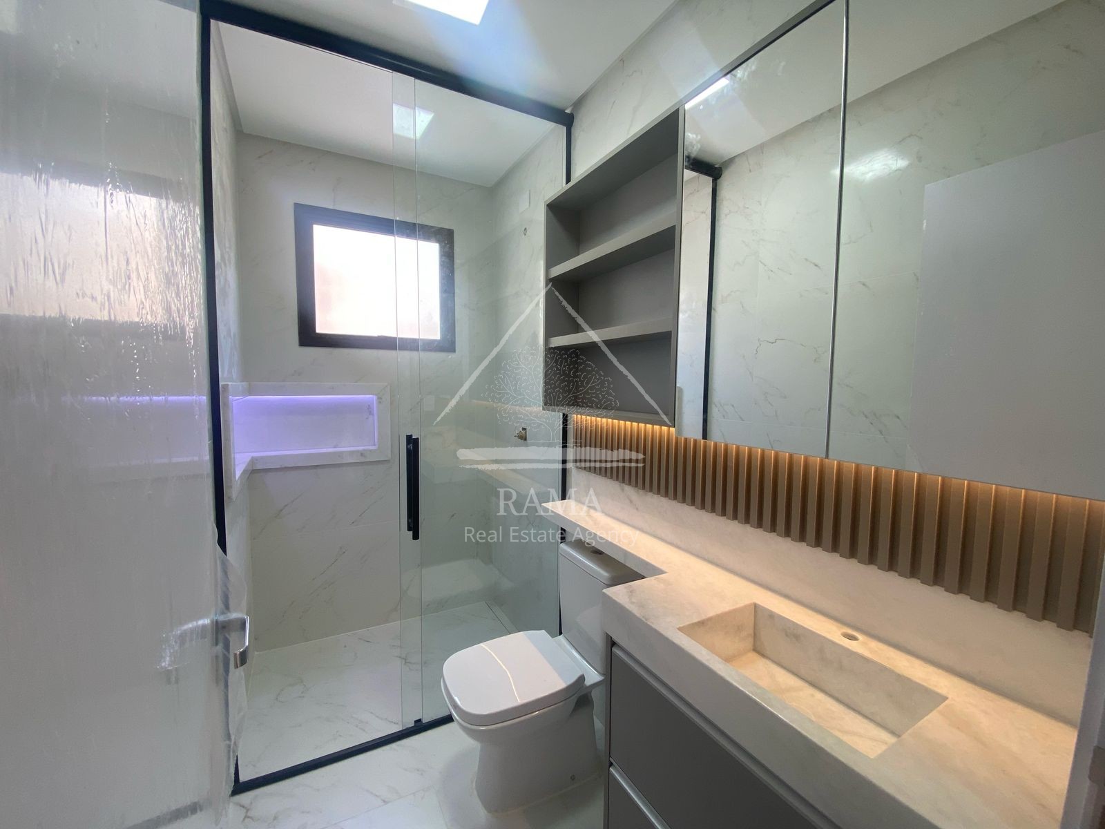 Casa de Alto Padrão no Terras Alphaville, 3 Suítes, 4 vagas, pronta para morar!