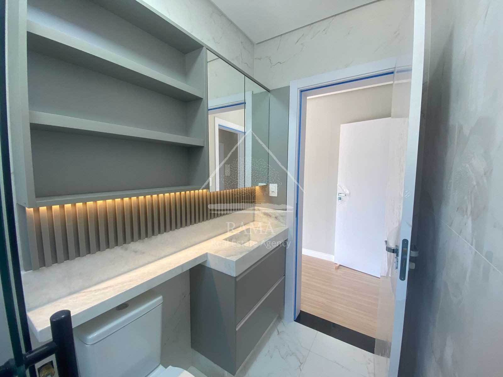 Casa de Alto Padrão no Terras Alphaville, 3 Suítes, 4 vagas, pronta para morar!