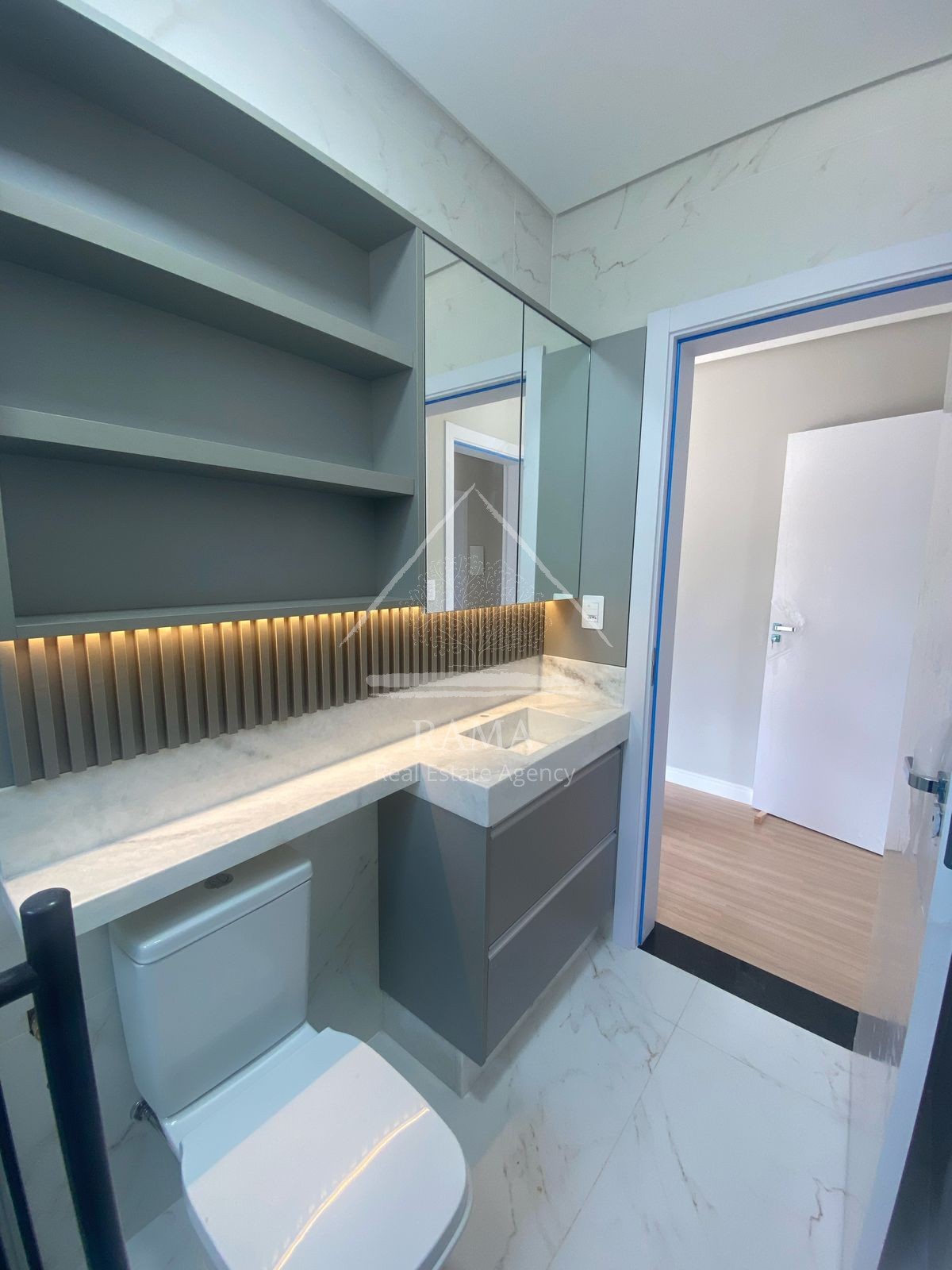 Casa de Alto Padrão no Terras Alphaville, 3 Suítes, 4 vagas, pronta para morar!