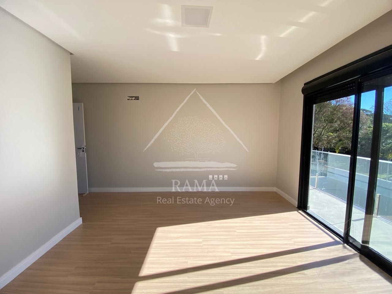 Casa de Alto Padrão no Terras Alphaville, 3 Suítes, 4 vagas, pronta para morar!