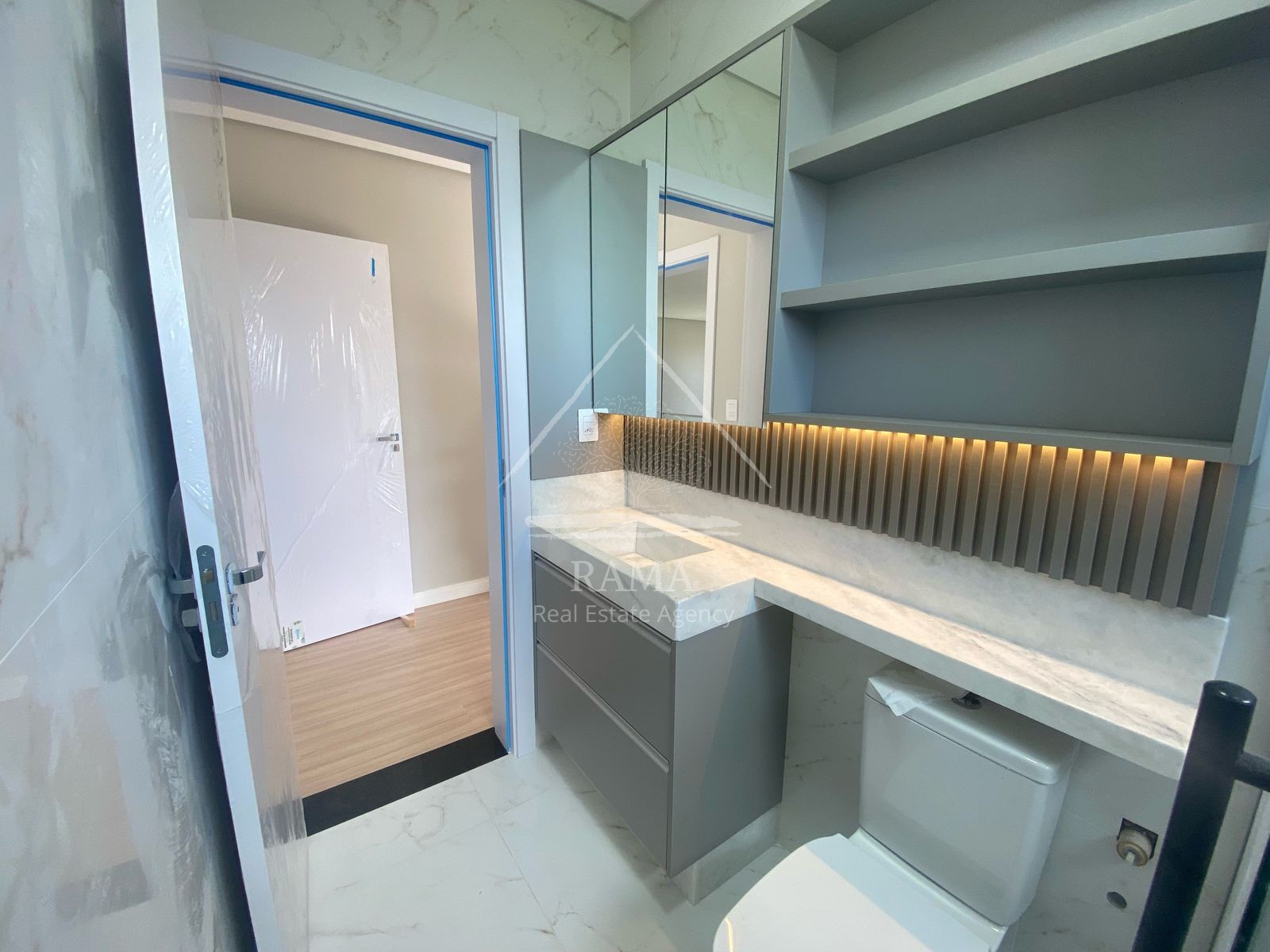 Casa de Alto Padrão no Terras Alphaville, 3 Suítes, 4 vagas, pronta para morar!