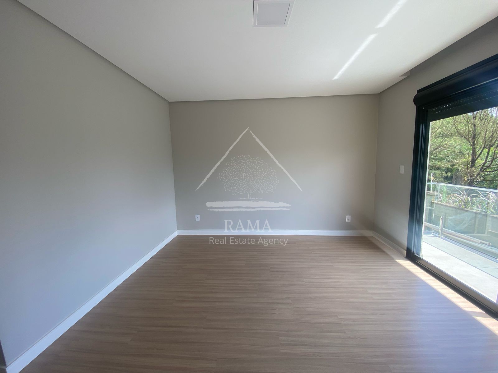 Casa de Alto Padrão no Terras Alphaville, 3 Suítes, 4 vagas, pronta para morar!