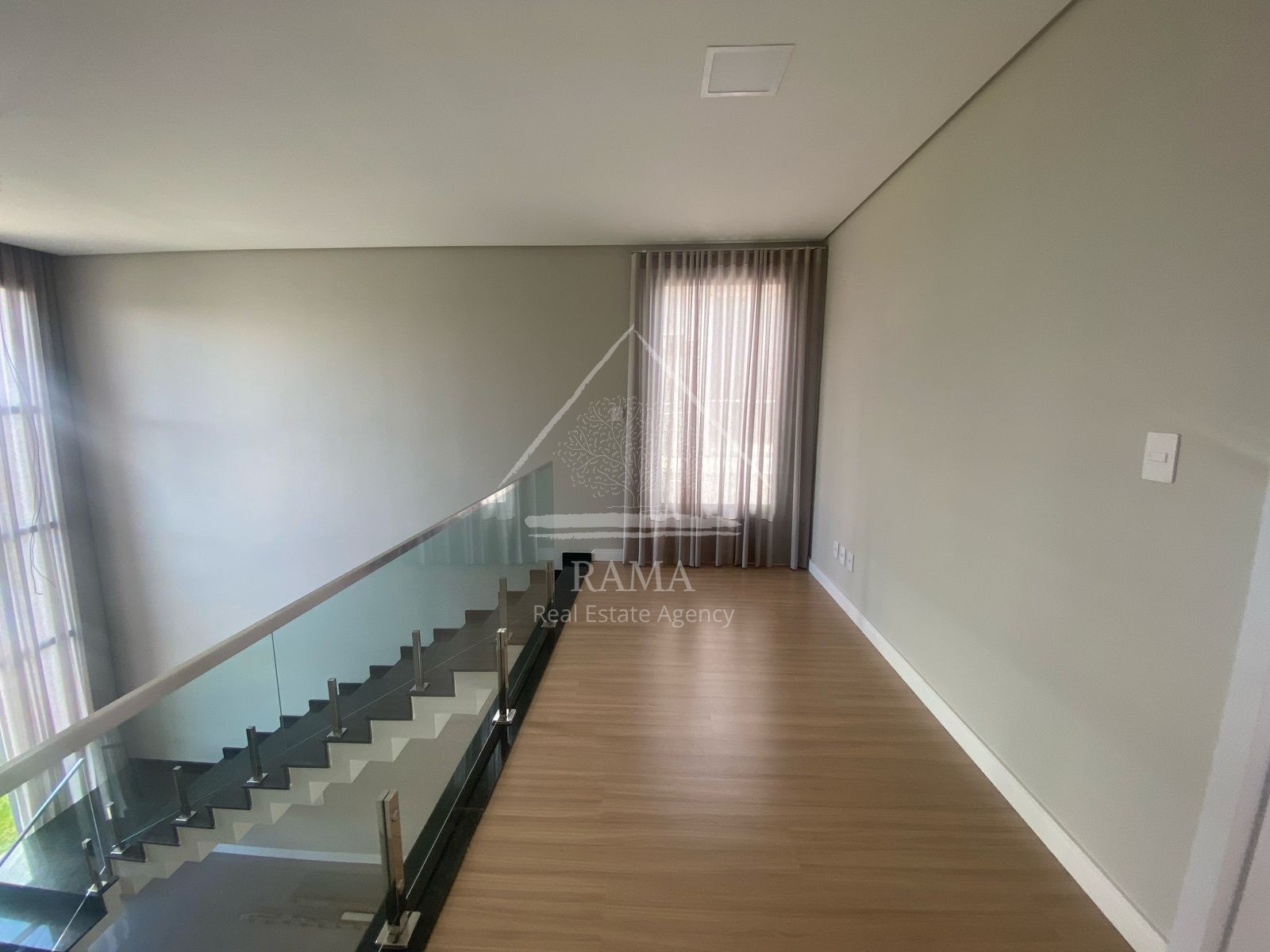 Casa de Alto Padrão no Terras Alphaville, 3 Suítes, 4 vagas, pronta para morar!