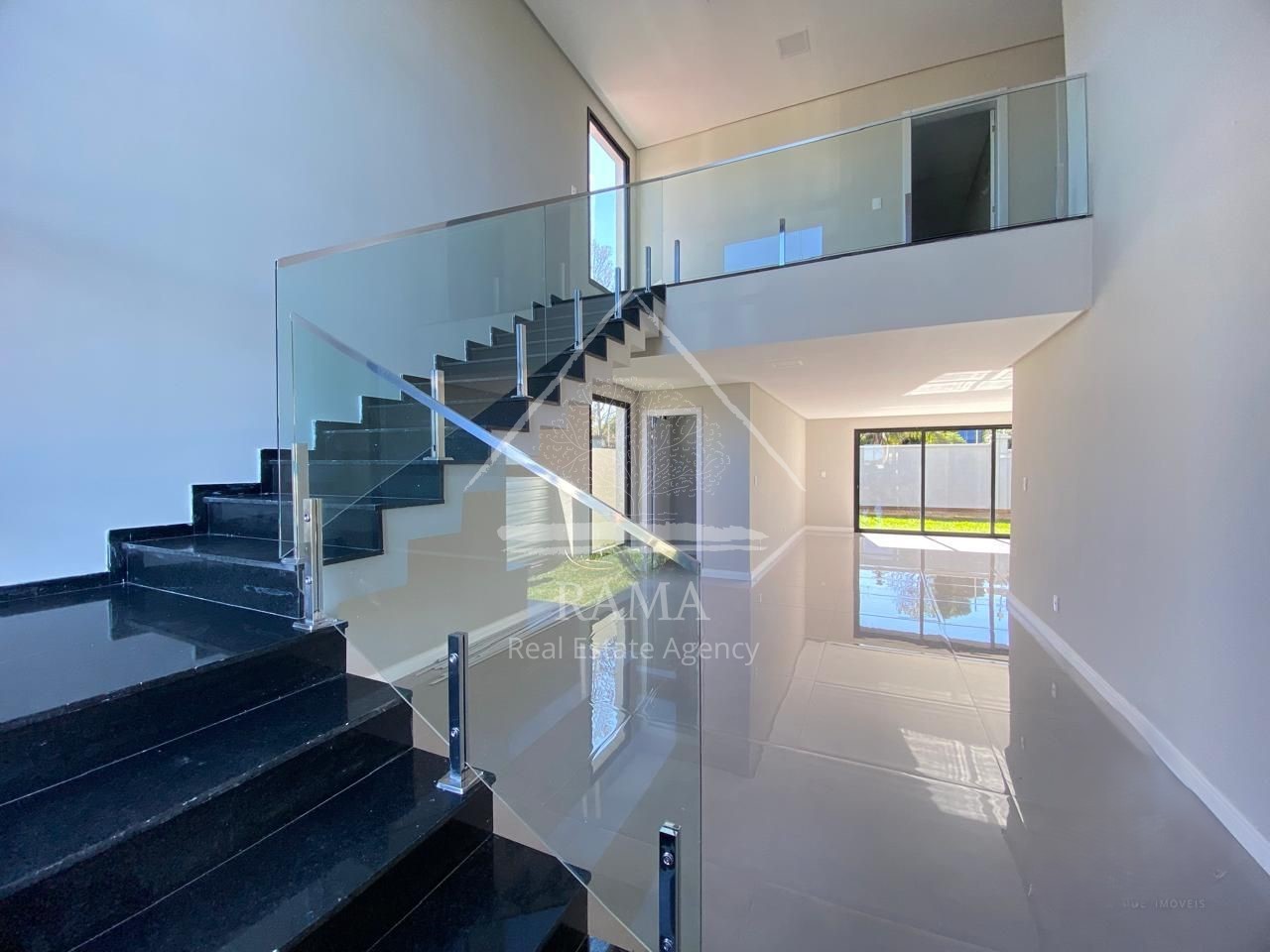 Casa de Alto Padrão no Terras Alphaville, 3 Suítes, 4 vagas, pronta para morar!