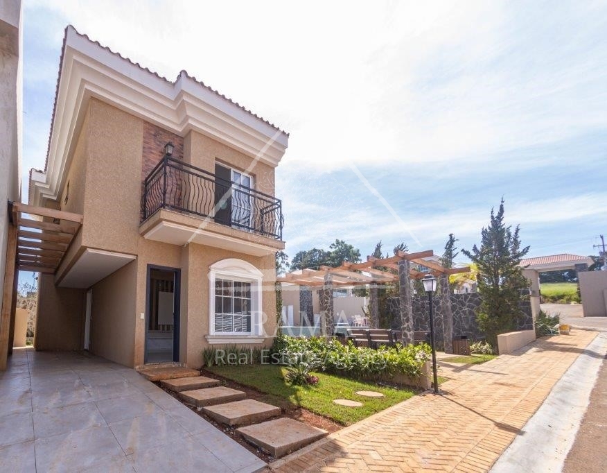 Casa Decorada, pronta para morar, em Condomínio Fechado em Ponta Grossa, Paraná