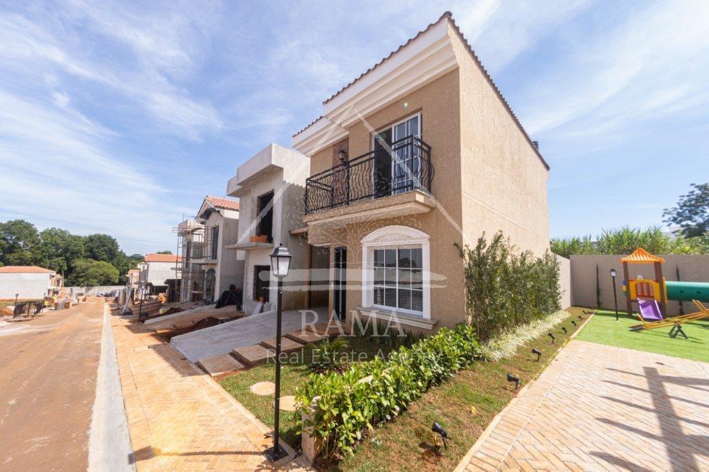 Casa Decorada, pronta para morar, em Condomínio Fechado em Ponta Grossa, Paraná