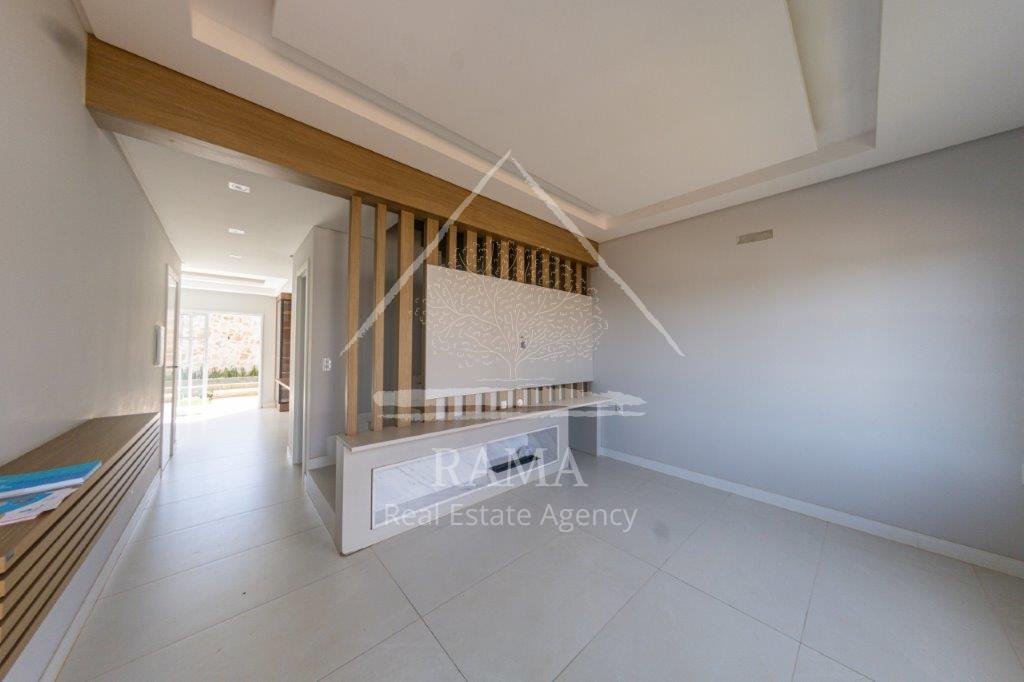 Casa Decorada, pronta para morar, em Condomínio Fechado em Ponta Grossa, Paraná
