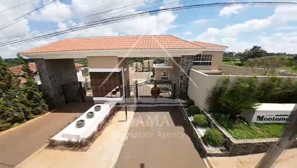 Casa Decorada, pronta para morar, em Condomínio Fechado em Ponta Grossa, Paraná