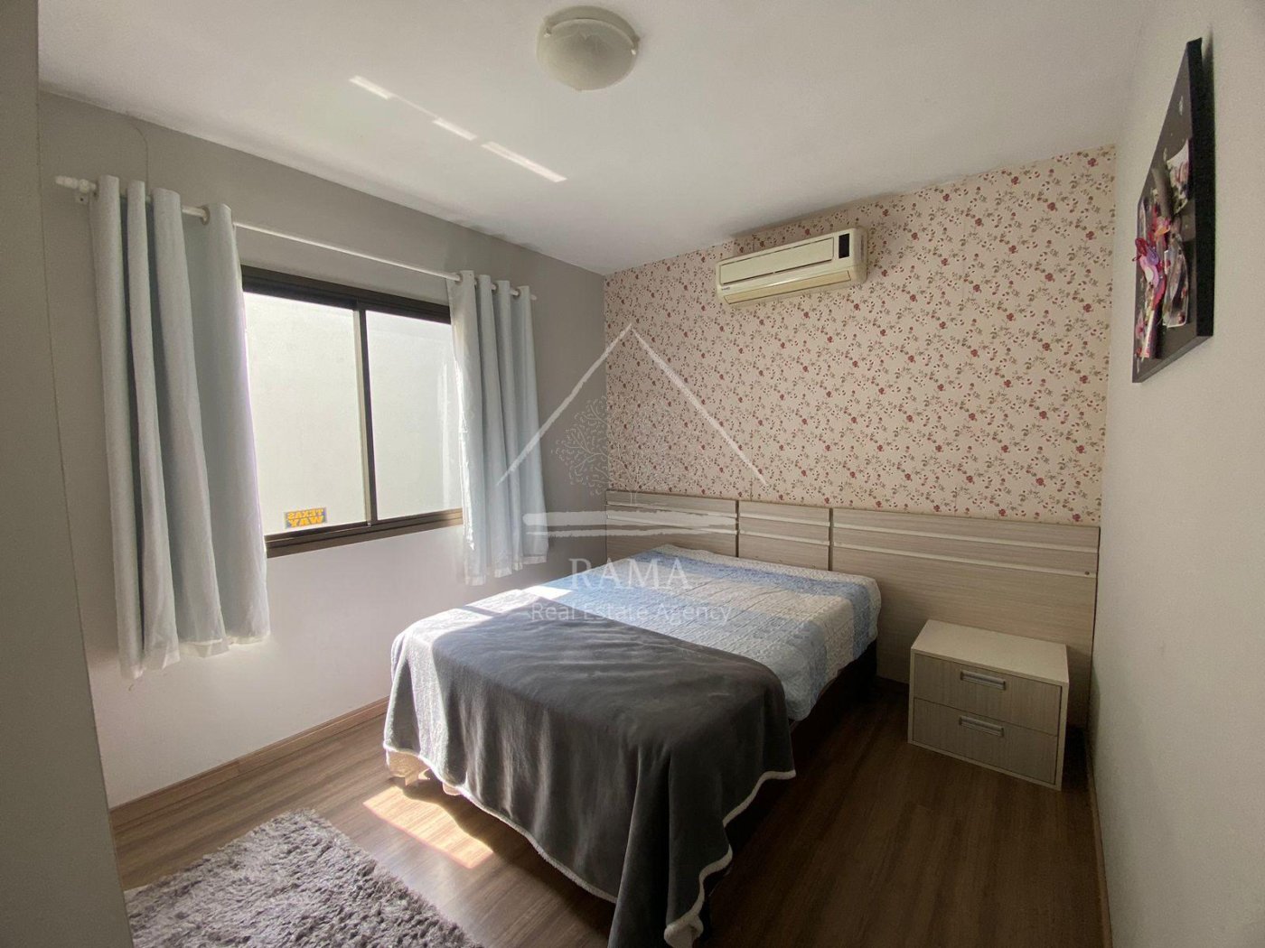 Casa em Oficinas, 3 Quartos, um deles Suíte, 3 vagas, semi-mobiliada