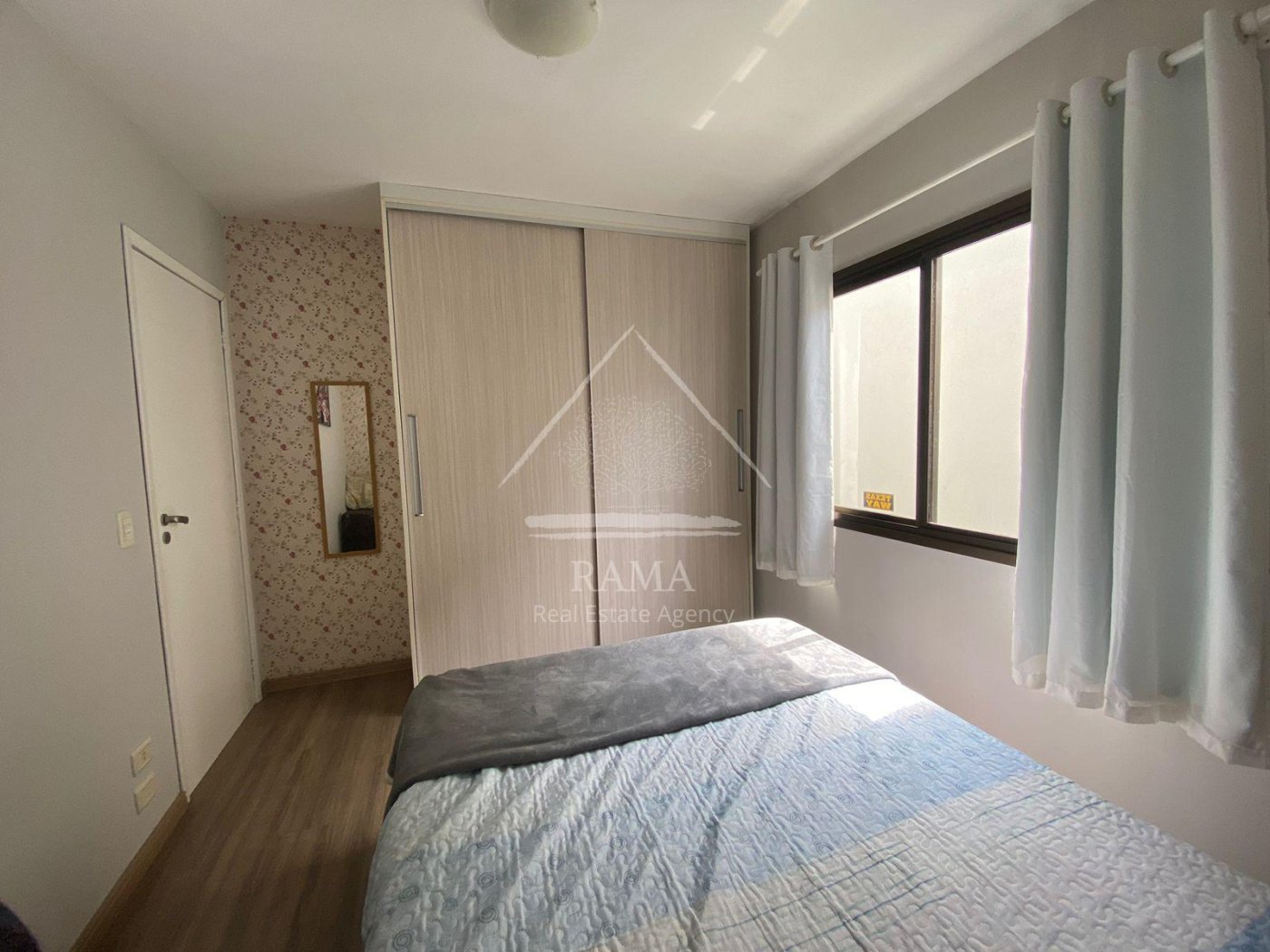 Casa em Oficinas, 3 Quartos, um deles Suíte, 3 vagas, semi-mobiliada