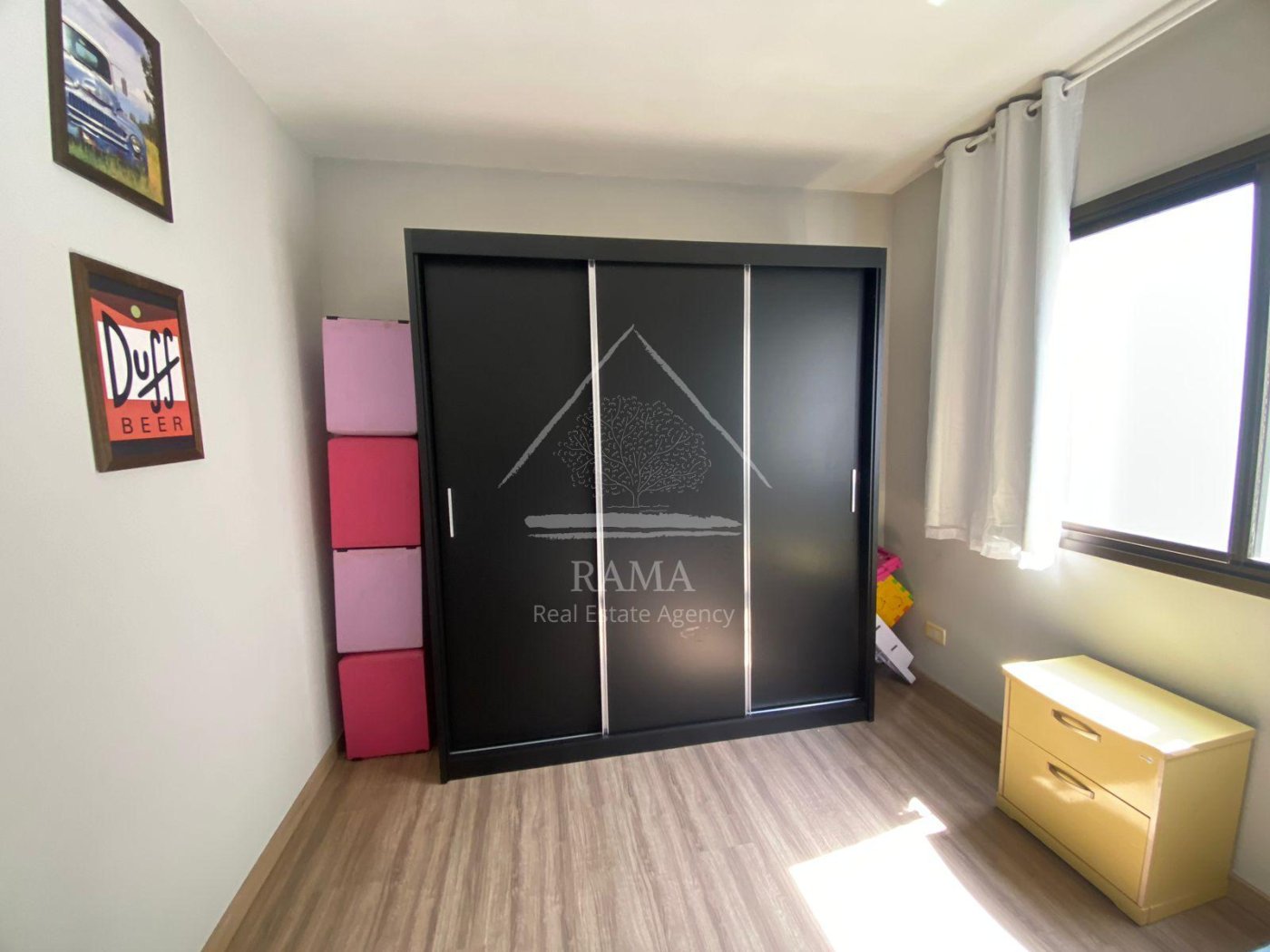 Casa em Oficinas, 3 Quartos, um deles Suíte, 3 vagas, semi-mobiliada