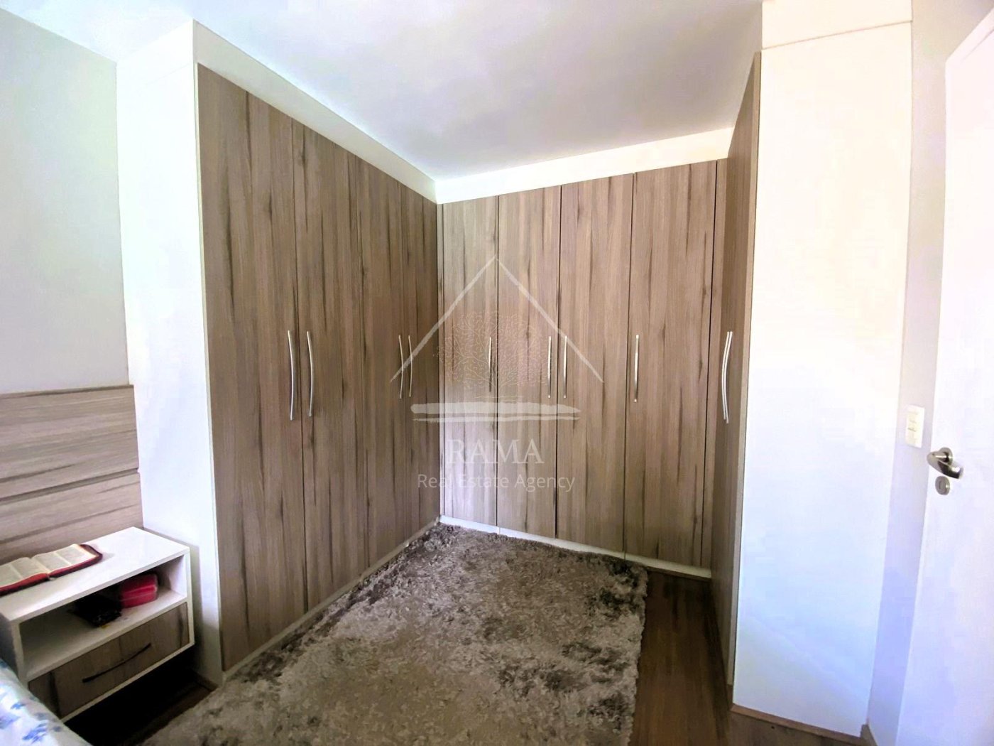 Casa em Oficinas, 3 Quartos, um deles Suíte, 3 vagas, semi-mobiliada