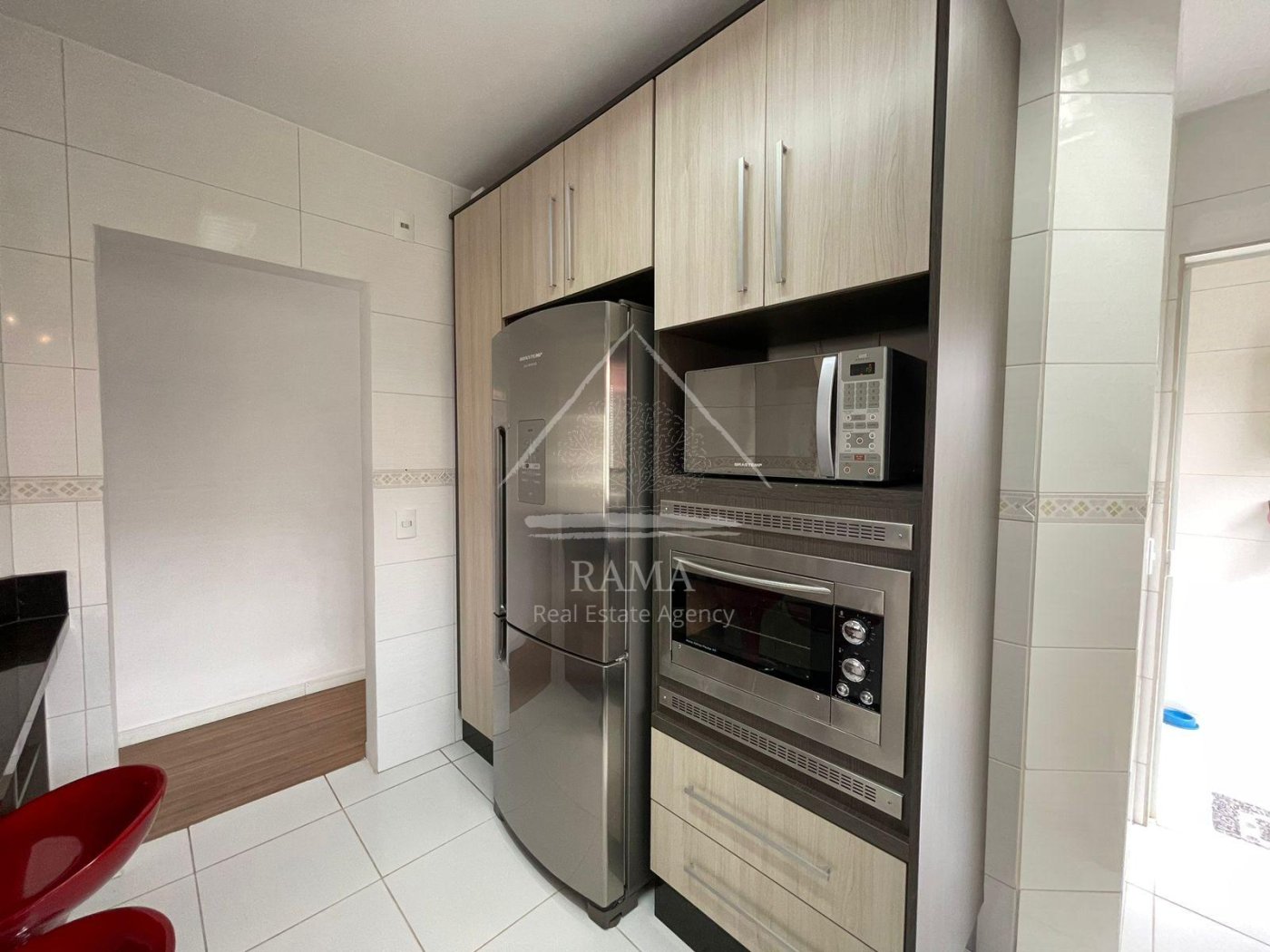 Casa aprox. 110m² com 3 Quartos, Suíte, 2 vagas e quintal no Jd. Carvalho!