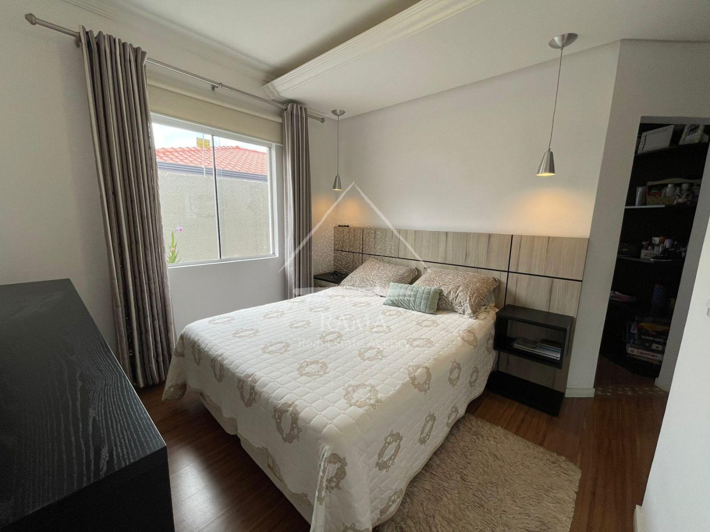 Casa aprox. 110m² com 3 Quartos, Suíte, 2 vagas e quintal no Jd. Carvalho!