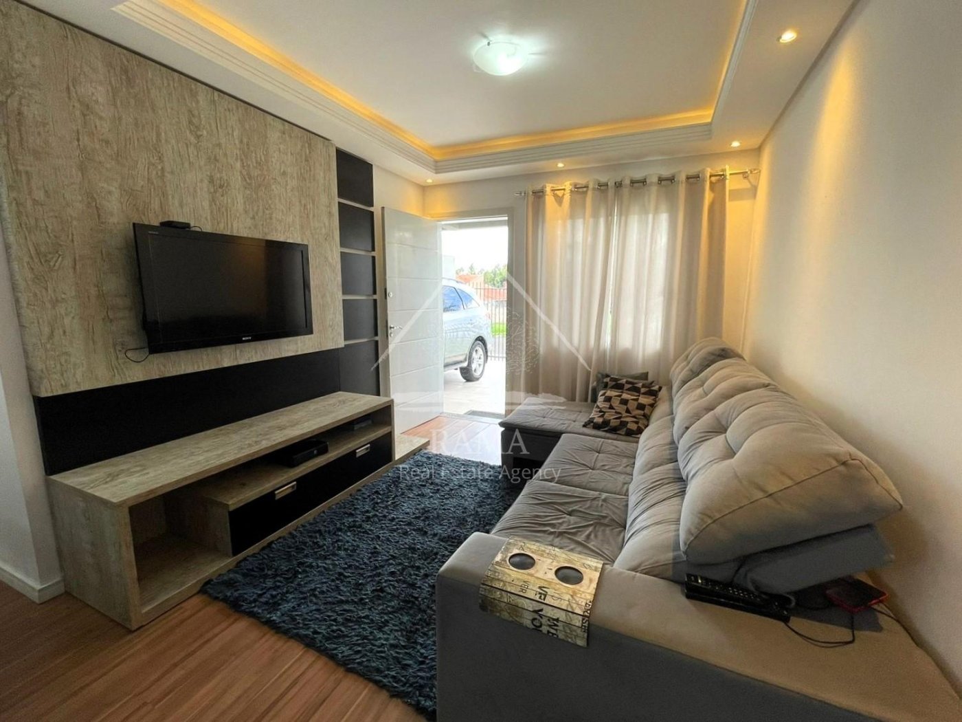 Casa aprox. 110m² com 3 Quartos, Suíte, 2 vagas e quintal no Jd. Carvalho!