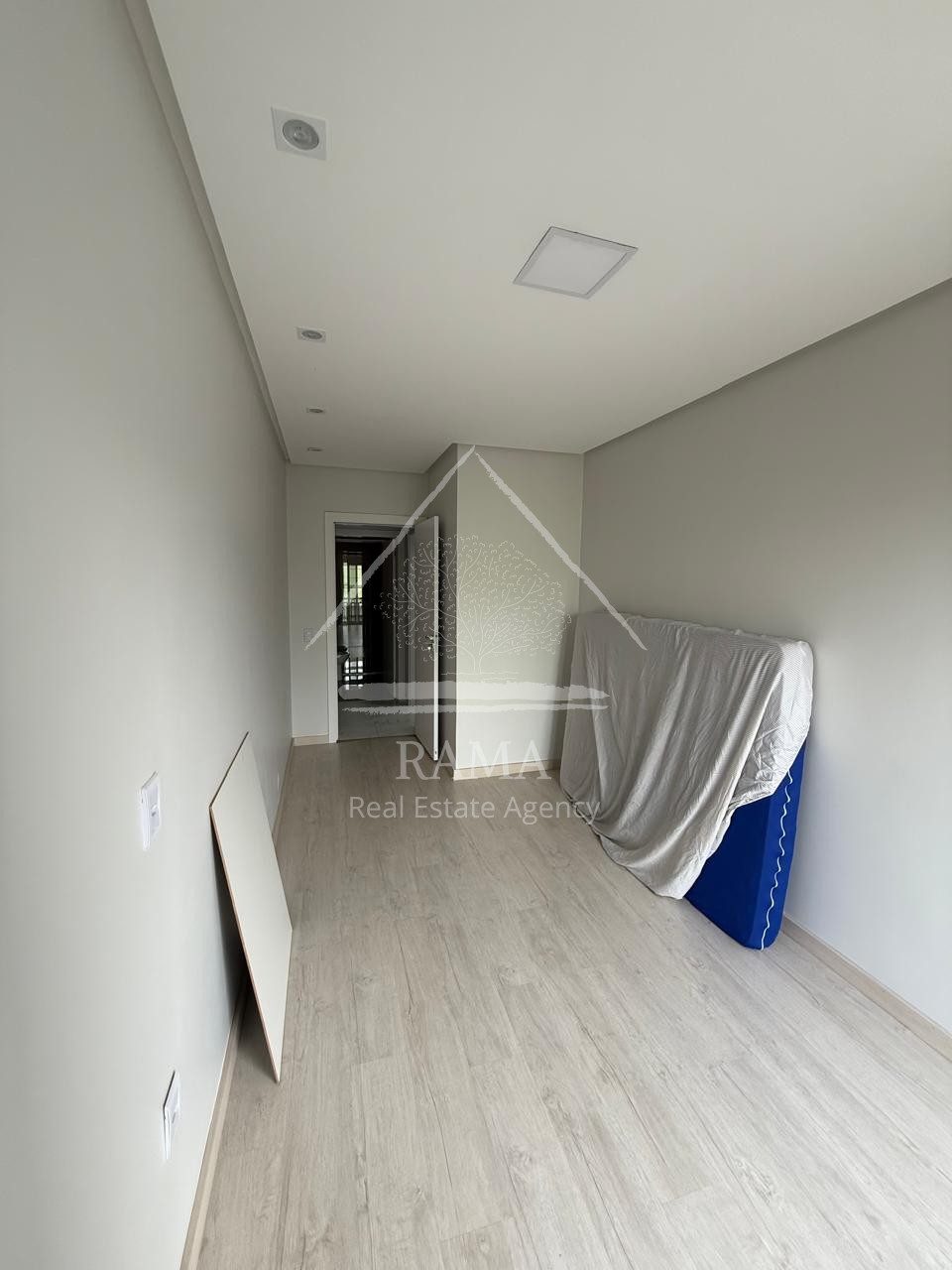 Apartamento inteiramente Mobiliado c/ 2Q e 2V no Estrela Locação próx ao Colégio Santa Teresinha