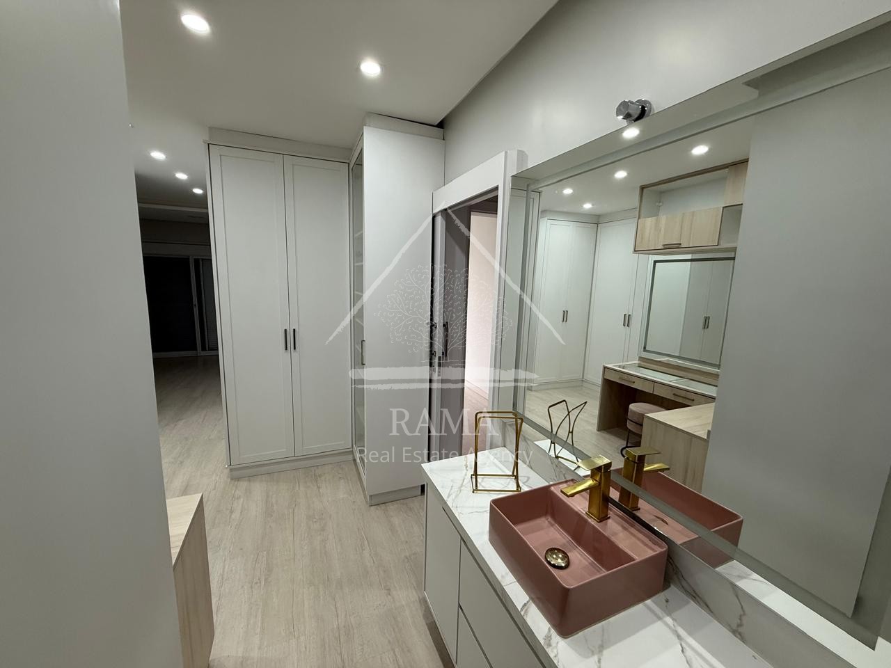 Apartamento inteiramente Mobiliado c/ 2Q e 2V no Estrela Locação próx ao Colégio Santa Teresinha