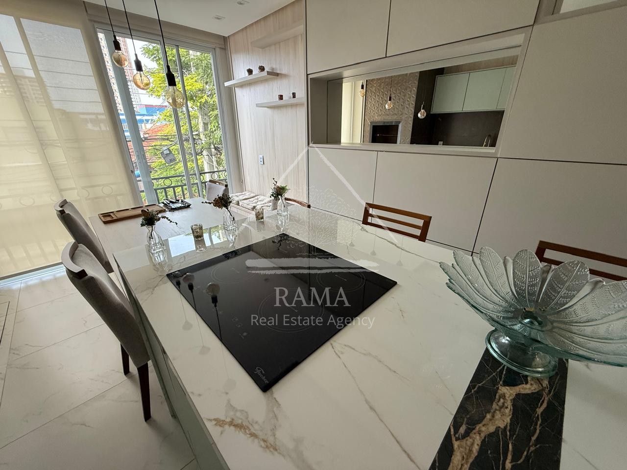 Apartamento inteiramente Mobiliado c/ 2Q e 2V no Estrela Locação próx ao Colégio Santa Teresinha