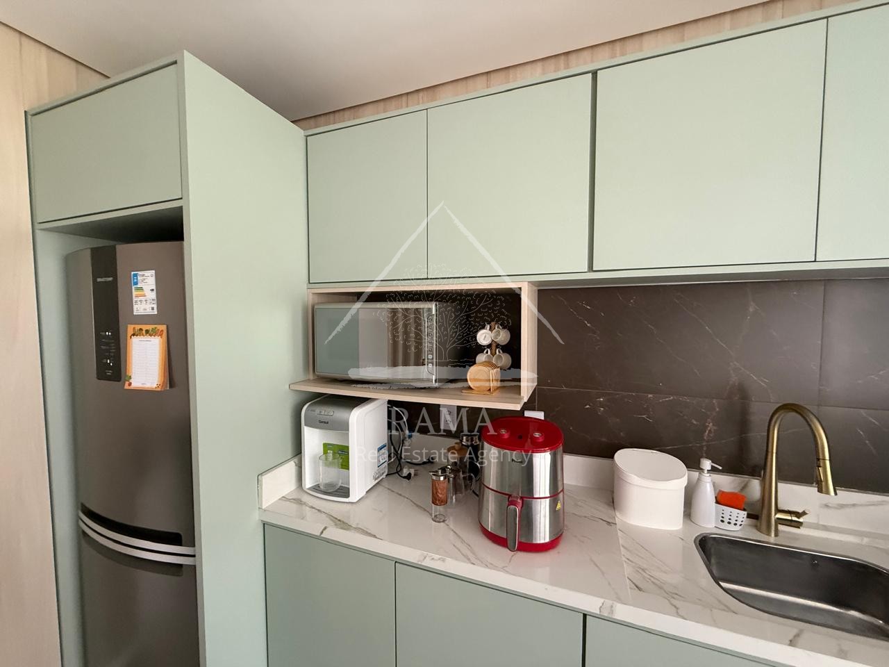 Apartamento inteiramente Mobiliado c/ 2Q e 2V no Estrela Locação próx ao Colégio Santa Teresinha